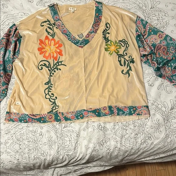 POL Velvet Satin Embroidered Oversized Top- Size M - Picture 4 of 7